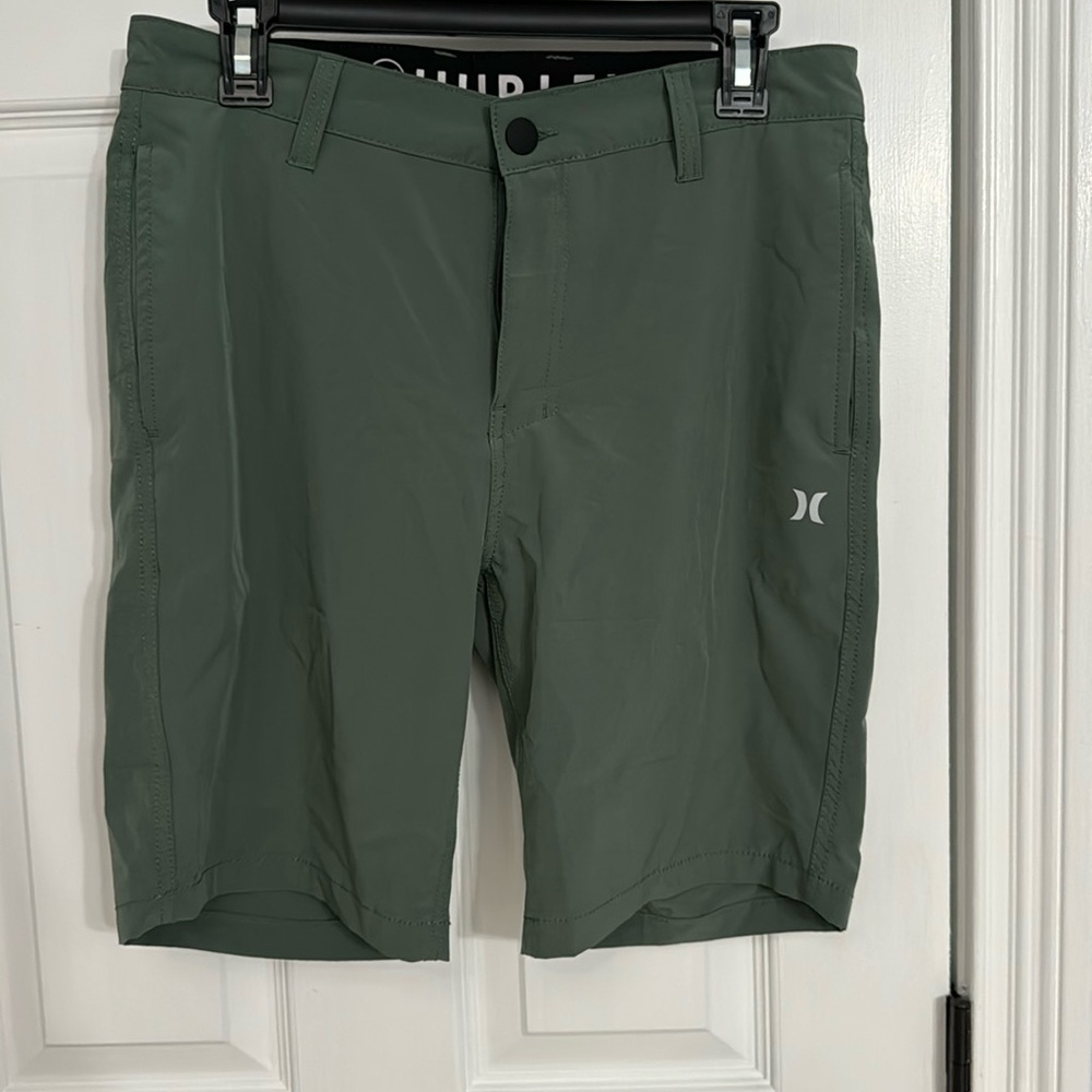 Hurley Sz 30 flat front 9 in shorts. EUC no rips tears or stains.